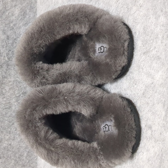 UGG Scuffette II Black Suede Slippers Womens Size 8 - Picture 3 of 9